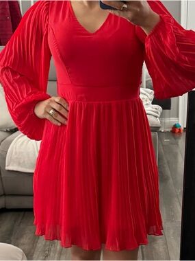 Red V-Neck Pleated Long-Sleeve Dress